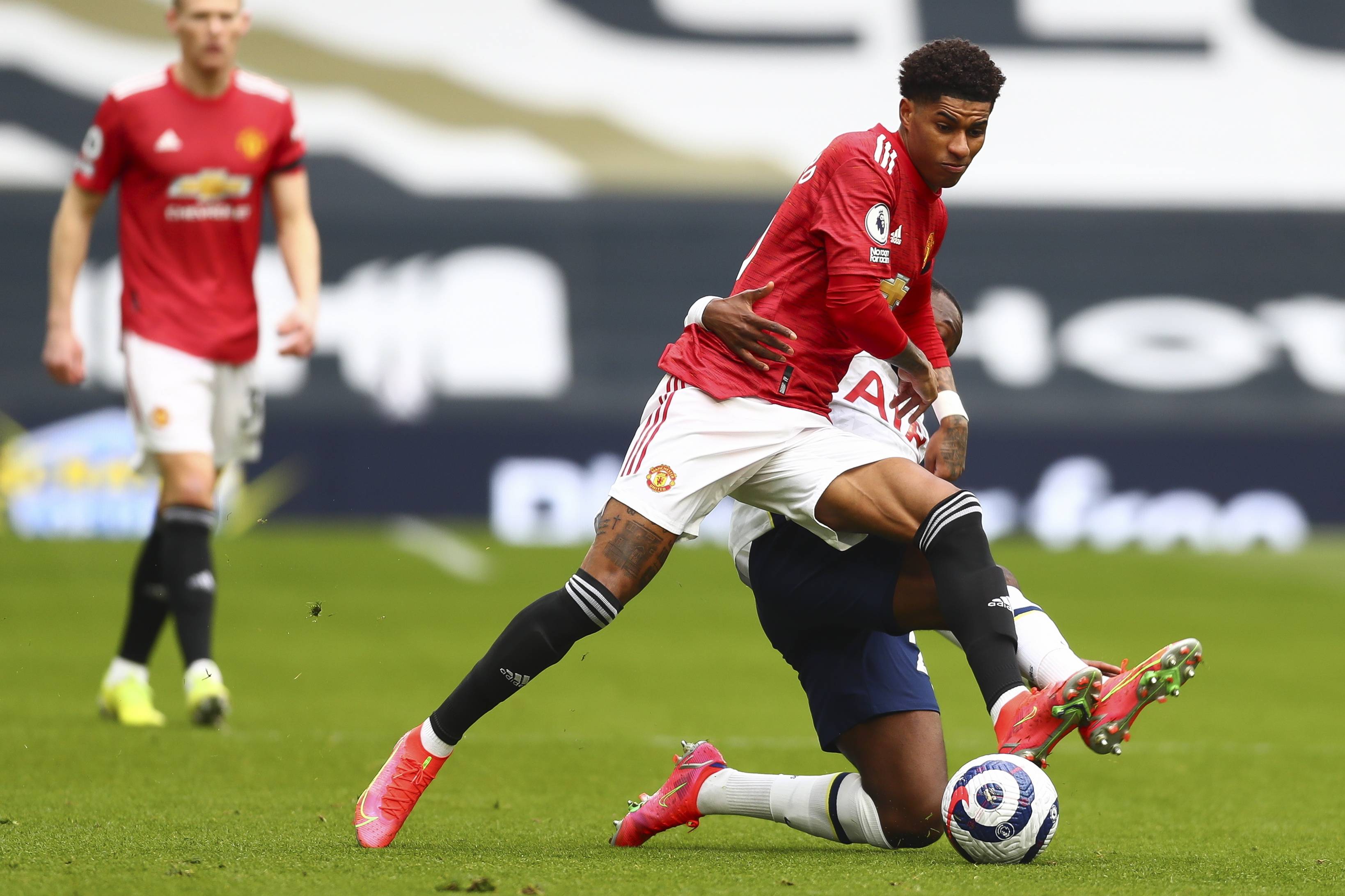 但他们在场 但他们在场